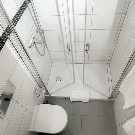 Sonnenstube - Westbalkon, Ruhige Lage, Sauna, Pool, Seenaehe, Dachterrasse Apartament