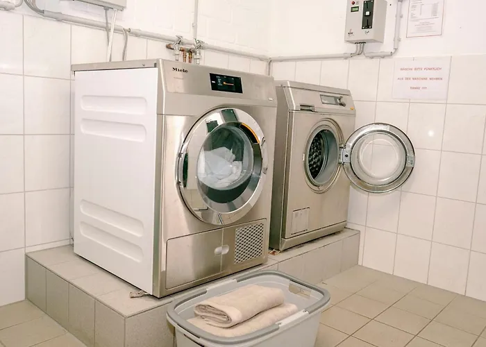 Sonnenstube - Westbalkon, Ruhige Lage, Sauna, Pool, Seenaehe, Dachterrasse Appartement *